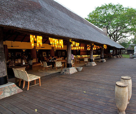 Mfuwe_Lodge_Dining_Area