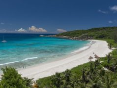 Top 5 reasons to sail the Seychelles by high-end yacht