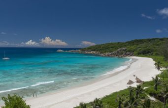Top 5 reasons to sail the Seychelles by high-end yacht