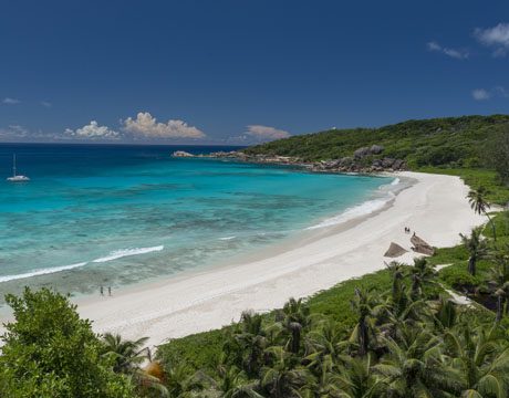 Top 5 reasons to sail the Seychelles by high-end yacht