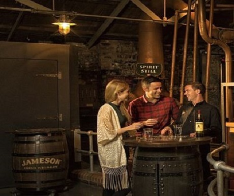 Couple whiskey tasting at Jameson Bow Street Distillery, Dublin