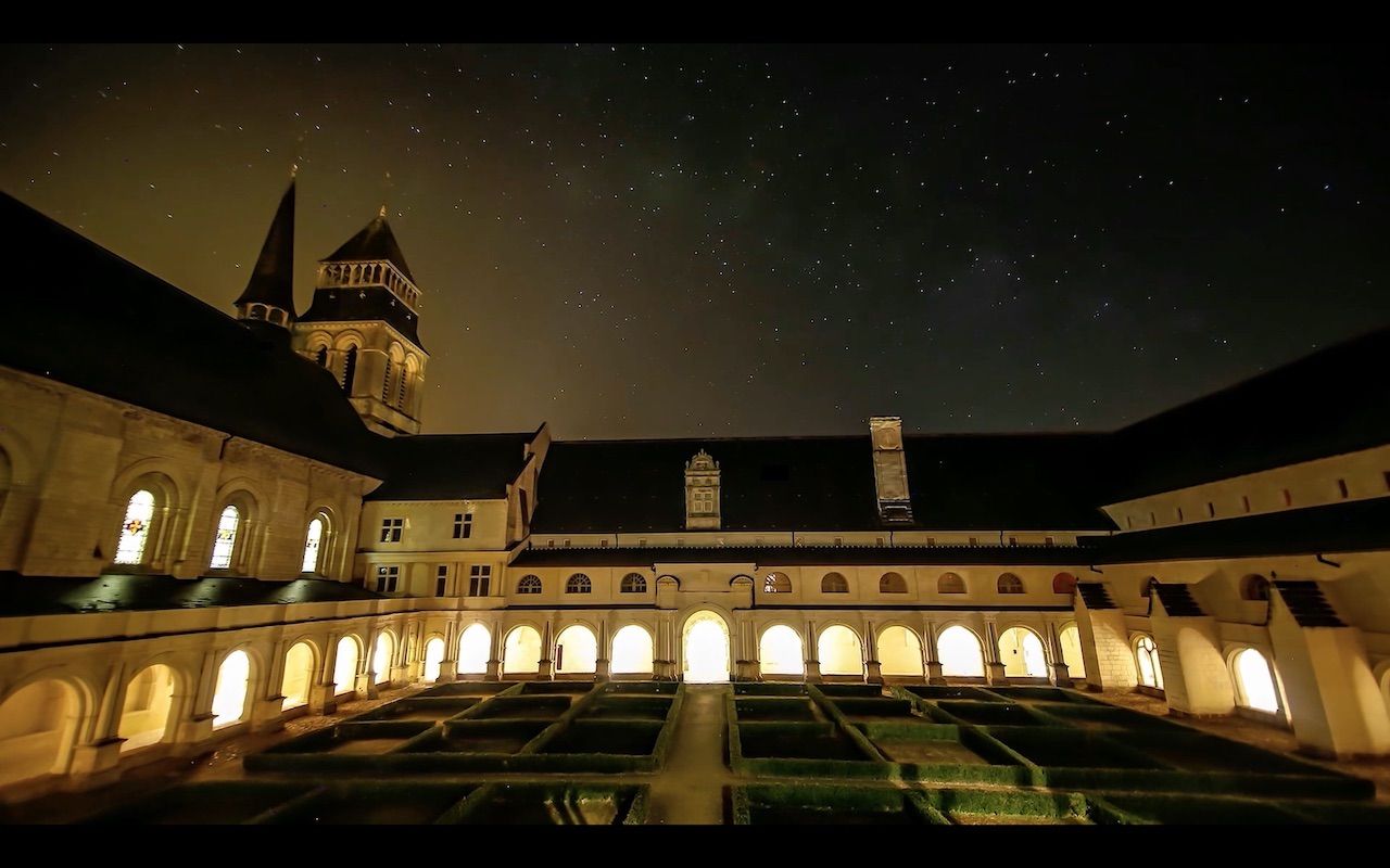 Abbaye Royale de Fontevraud at night