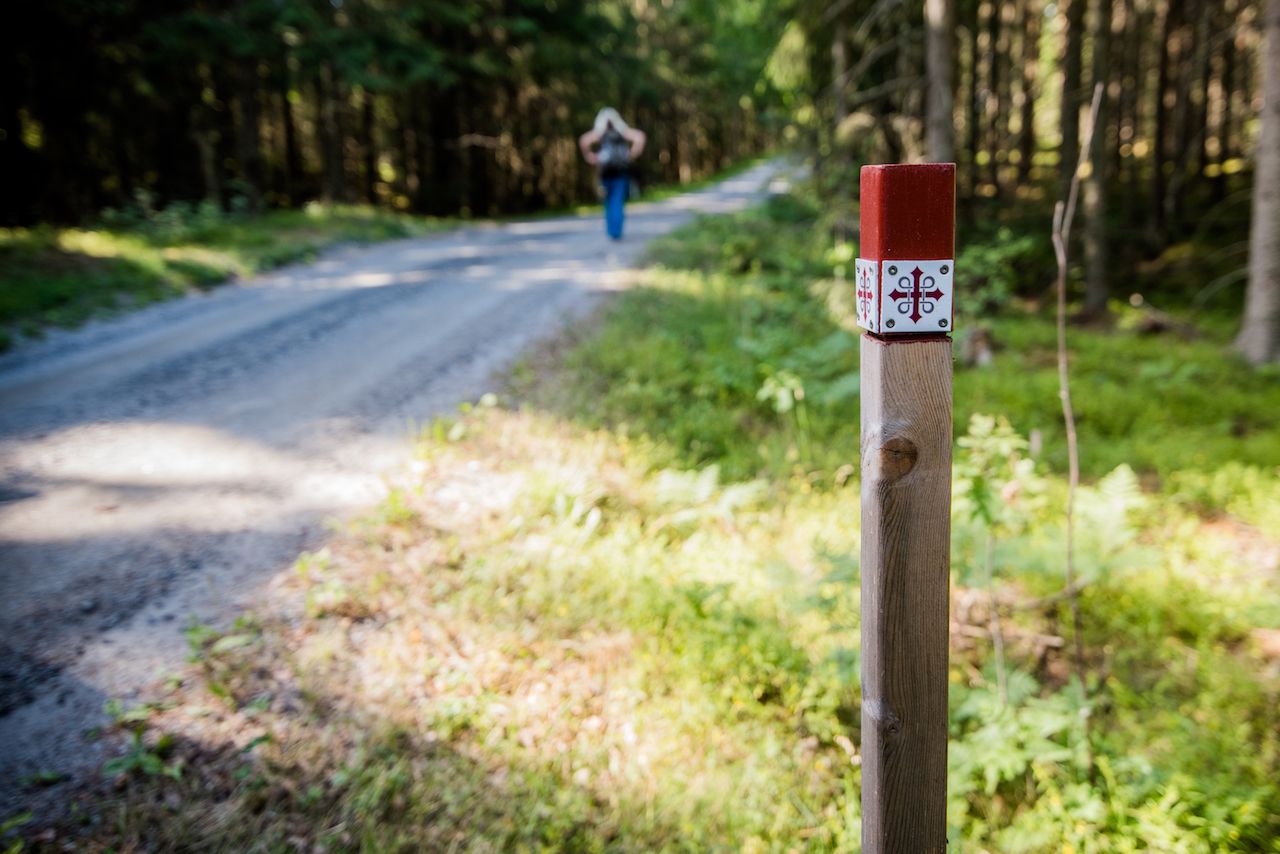 St Olavs Way trail marker