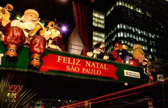 The unmistakable signs of people enjoying Christmastime in S~ao Paulo