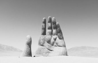 3 Magnificent Hand Shaped Sculptures Around the World