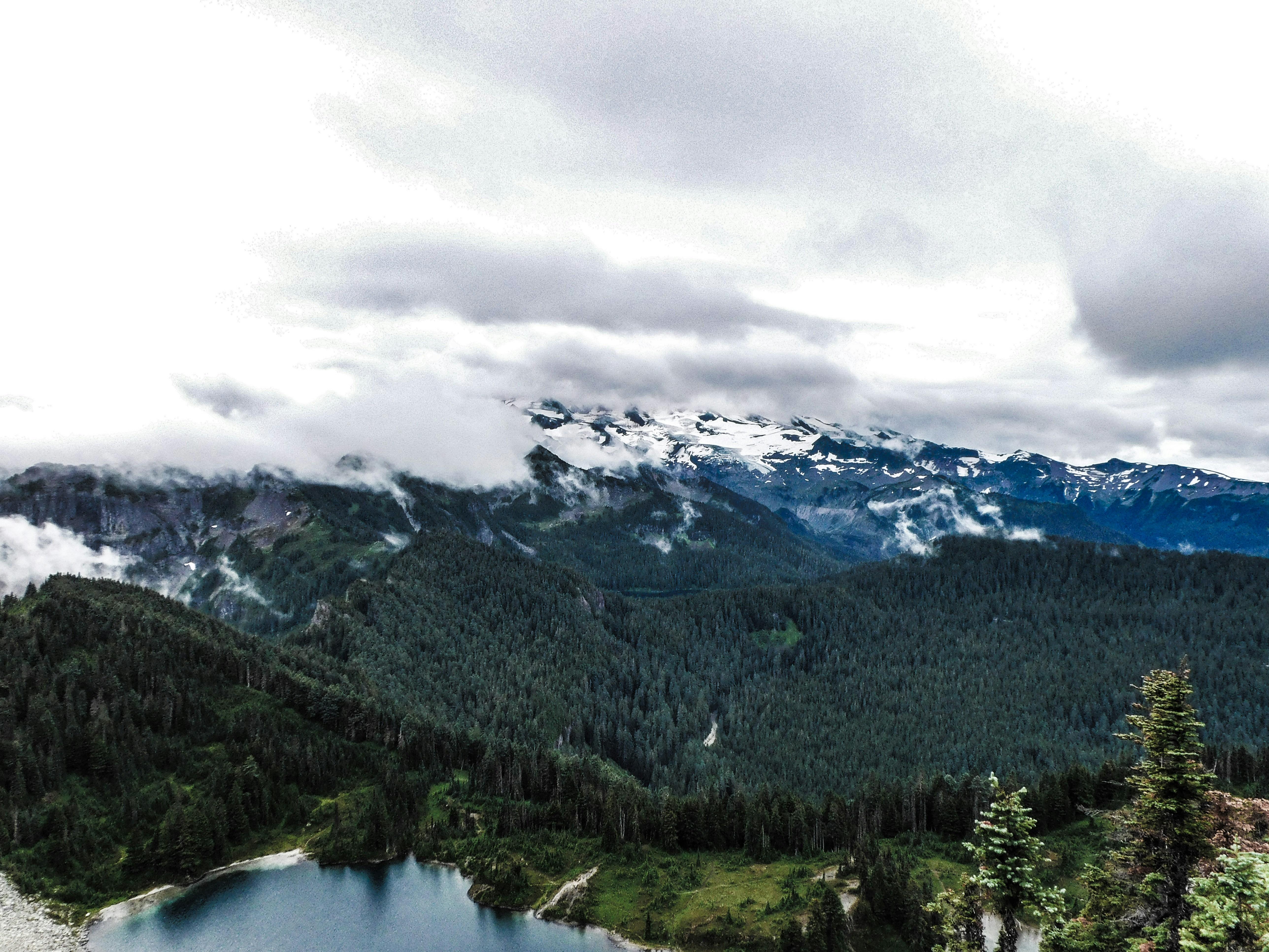 Alpine⁤ Lakes⁣ and Hidden Waterfalls:‌ Discovering ​Natures ‌Gems