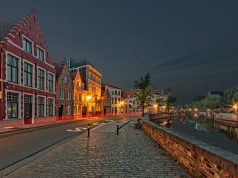 Should Tourists Be Fined for Littering in Natural Parks Should Tourists Be Fined for Littering in Natural Parks