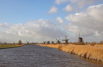 Should Tourists Boycott Destinations with Environmental Issues Should Tourists Boycott Destinations with Environmental Issues