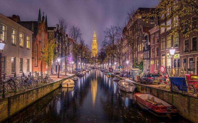 Exploring the canals of Amsterdam like a local