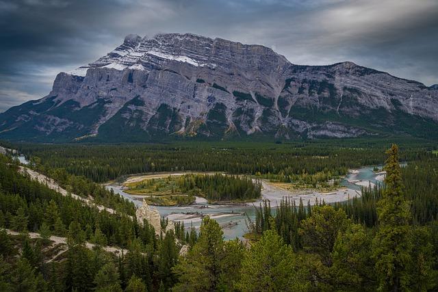 Exploring Natures Masterpieces: Scenic Trails Await