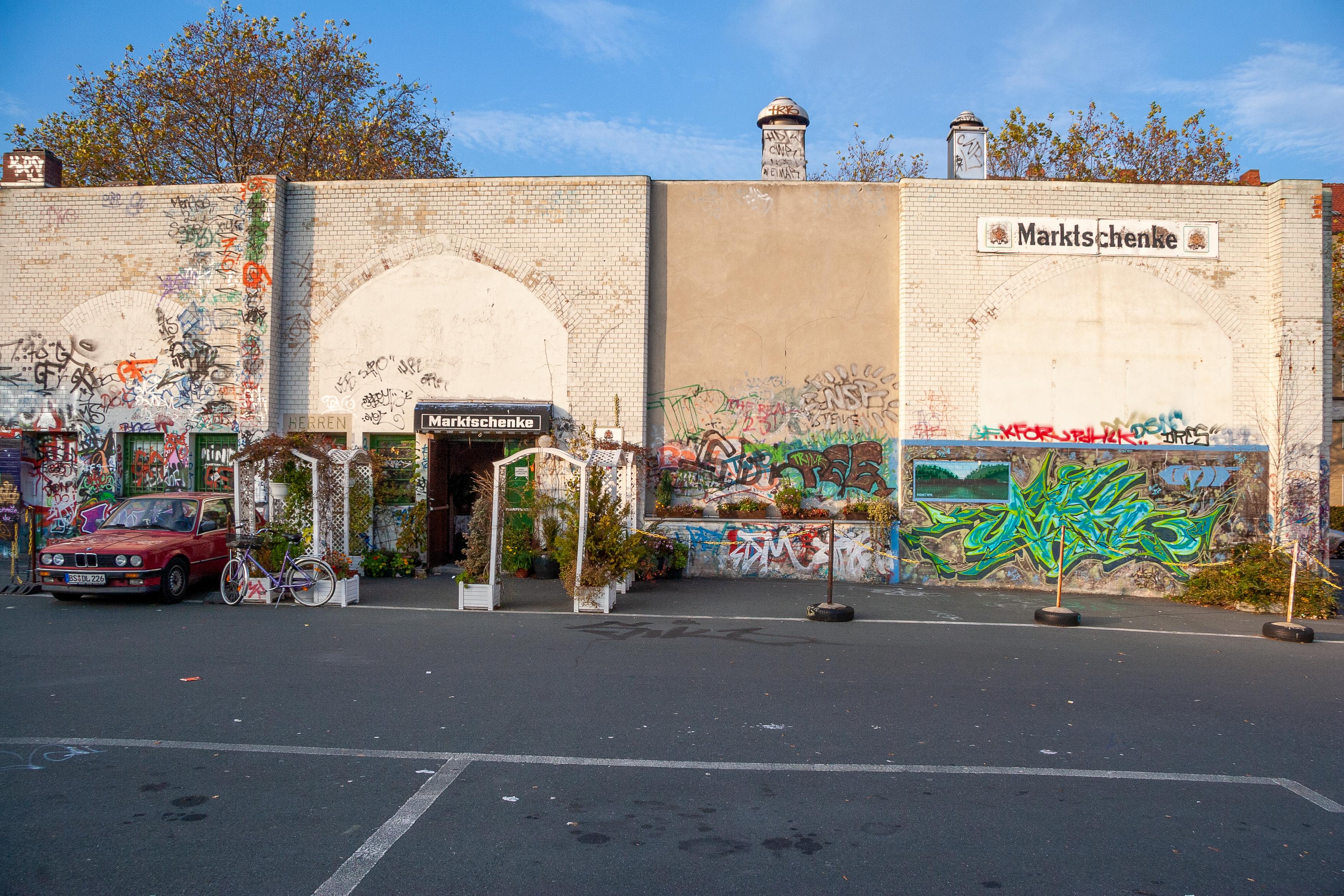 German Gastronomy:⁢ Beer Halls ⁣and Bratwurst‍ Adventures